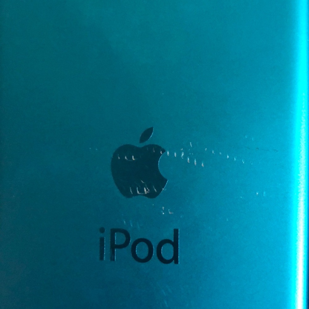 iPod - Picture 3 of 4